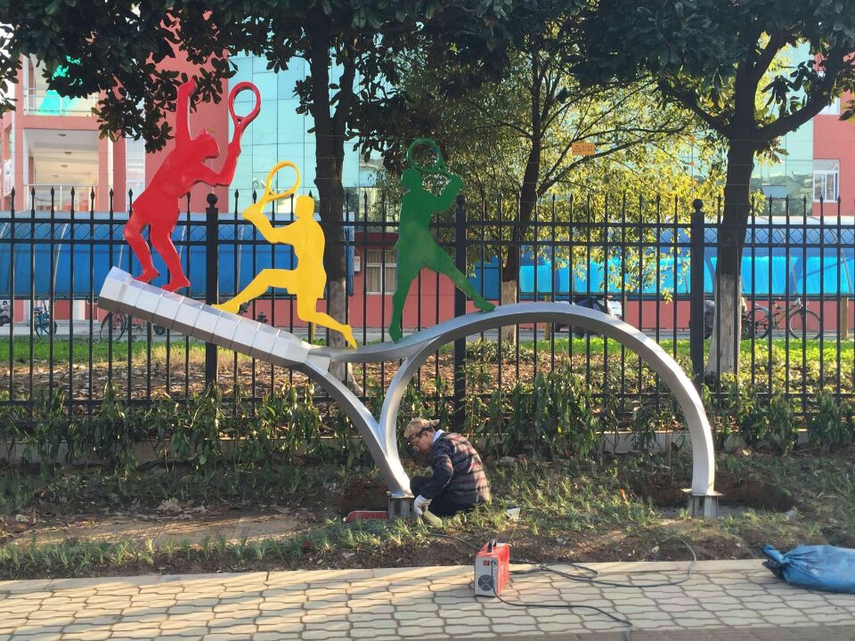 �Ͼ����ܹ�˾Մ���ڌWУ�O�õ�������Щ���x��